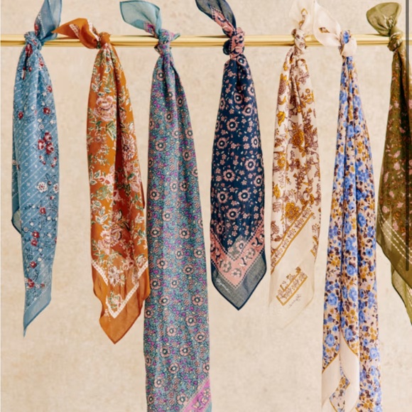 Sézane floral scarf - Picture 6 of 6